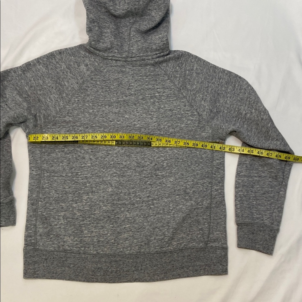 Nike Sportswear Men’s Gray Heritage Pullover Hoodie. Size-Medium - Picture 6 of 13